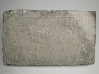 Väggfragment från en grav föreställande offerbärare