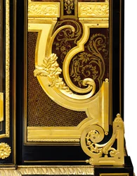 Louis XIV petit armoise, ca 1700-10 (ormolu, mässing, sköldpaddsskal, ebenholts och intarsia)