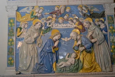 Nativity med St Francis och St Anthony, glaserad terrakotta av Andrea Della Robbia, La Verna helgedom, Chiusi della Verna, Toscana, Italien