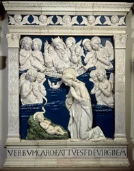 Nativiten. Representation av den heliga treenigheten med Gud, Jesus Kristus och den helige Andes duva. Högrelief keramik av Andrea della Robbia