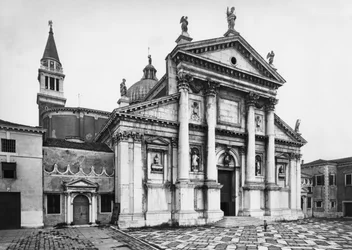 Utsikt över kyrkans fasad, 1566-80