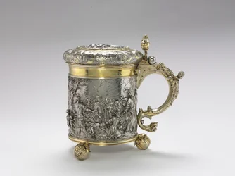 Tankard, sent 1600-tal (skuren och falsad silverplåt, repoussé & chased prydnad, gjutna handtag och fötter, delvis förgyllda)