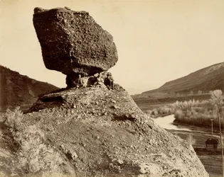 Sphinx of the Valley, från The Great West Illustrated i en serie fotografiska vyer över kontinenten tagna längs Union Pacific Railroads linje västerut från Omaha, Nebraska av A.J. Russell, volym I