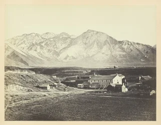 Wasatch Range i Klippiga bergen, från Brigham Youngs ullfabriker
