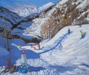 Skugga av en gran och skidåkare, Tignes, 2014