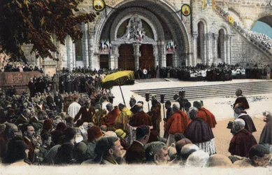 Välsignelse till de sjuka framför radbandet i Lourdes - Hautes Pyrenees (65) omkring 1900.