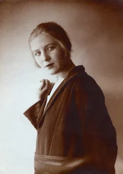 Isabella Danilovna Yurieva (1899-2000), Anonym