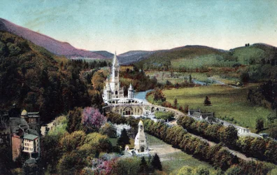 Översikt över basilikan och Golgata i Lourdes - Hautes Pyrenees (65) omkring 1900.