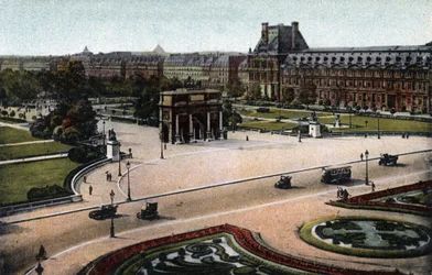 Paris: panorama över Tuilerierna (trädgård och palats) och Triumfbågen du Carrousel. Fotografi från 1920 i "" Artistic Album"" av staden Paris. Privat samling.