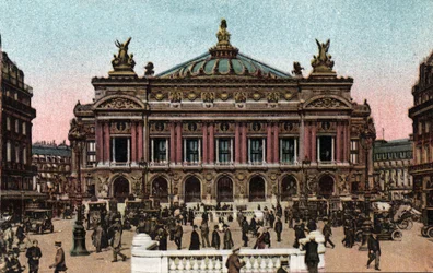 Paris: utsikt över operans fasad gjord av Charles Garnier (1825-1898) och tunnelbanestationen på Place de l