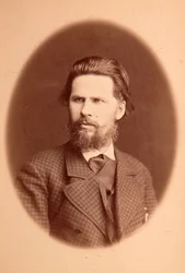 Porträtt av konstnären Ivan Nikolaievitch (Nikolaevich) Kramskoi (1837-1887). Albumin foto