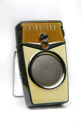 Stilleben för en TRANSISTOR RADIO eller POCKET RADIO eller TRANSISTOR BÄRBAR RADIO.