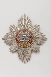 Storbritannien - Order of the Bath: Riddarplakett tillhörande George IV (1762-1830), regent, dåvarande kung av England (1820-1830) - Tillverkad av Rundell, Bridge & Rundell, London - 1813 - Guld, silver, diamanter och emaljer - H 11,9 cm; b 10,6 cm; vikt: