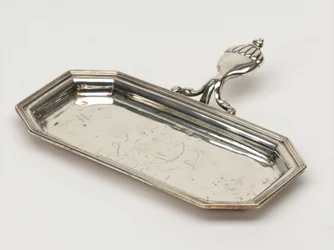 Candle snuffer bricka, Board of Ordnance, c.1696 (bricka, snuffer)