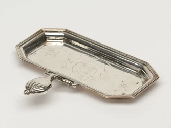 Candle snuffer bricka, Board of Ordnance, c.1696 (bricka, snuffer)