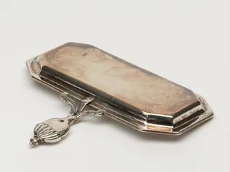Candle snuffer bricka, Board of Ordnance, c.1696 (bricka, snuffer)