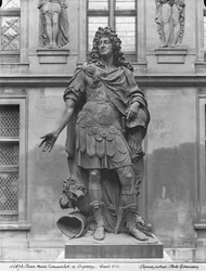 Staty av Ludvig XIV (1638-1715), Cour d