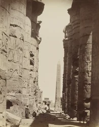 Kolumner och obelisk vid Karnak