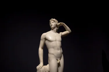 MILAN, ITALIEN - juni 2020: den antika skulpturen Apollo Crowing Himself - 1782 - Ant..., 2019 (foto)