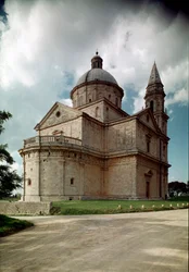 Utsikt över kyrkan San Biagio, byggd av arkitekten Antonio da Sangallo den tidigare (1453-1534) 1518-1545 Montepulciano, Toscana. Italien