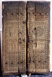 Ett par snidade armeniska valnötsdörrar, föreställande Kristus med sex apostlar och heliga, 1312
