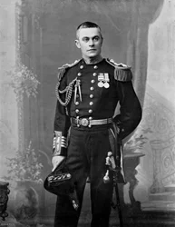 Konteramiral Alfred Taylor Dale, överbefälhavare för den flygande skvadronen, 1896