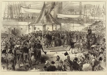 Prinsen av Wales välkomnade hem i Portsmouth