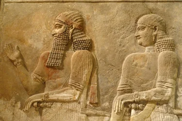 Detalj av Sargon II och vakt, relief från kung Sargons palats i Khorsabad, c.716-713 f.Kr.