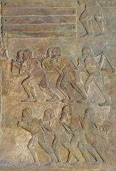 Detalj av en relief som visar stockningen av trä på stranden före transport till sjöss, från Palace of Sargon II, Khorsabad, Irak