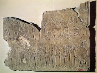 Fragment av en relief som föreställer en procession av krigsfångar, från Assurbanipals palats i Nineve (sten)