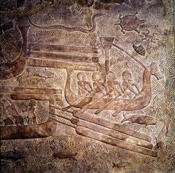 Sjöexpedition: transport av virke från Libanon längs den feniciska kusten. En representation av ett feniciskt fartyg med en enda rad roddare. Basrelief av Khorsabad (Khunsabad), 800-talet f.Kr. Neo-assyriska perioden (v 1000-612 f.Kr.), Mesopotamien. Louvr