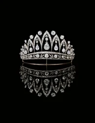 Tiara, av Faberge, ca 1890 (diamanter och guld)