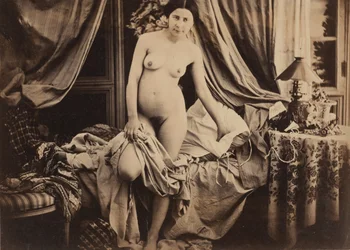[Stående naken vid en säng], ca 1854