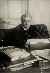 Porträtt av författaren Frederic Masson (foto)