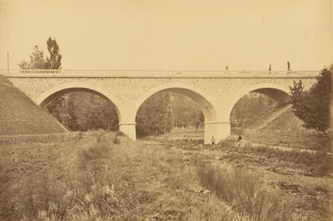 Viadukt över floden Rhins, nära Pradines