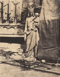 Madonna med barn, skulpterad av Geoffroy-Dechaume, Notre-Dame-katedralen, Paris, ca 1854 (foto)