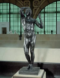Bronsskulpturen från den fräcka åldern av Auguste Rodin (1840-1917) Dim. 178 x 59 x 61,5 cm. Efter 1877. Musee d