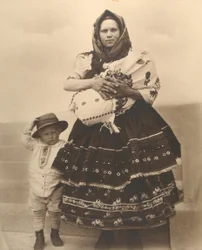 Slovakisk kvinna och barn, ca 1910