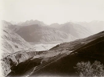 Pamirflodens korsning med Hindu Kush bortom