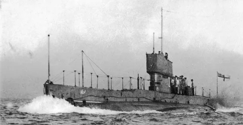 Babordsvy av HMA-ubåten AE2, c.1915