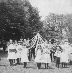 Majdrottningen 1886