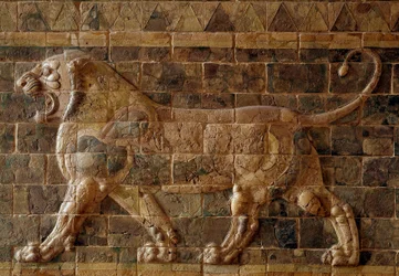 Processionsvägen i Babylon, uppförd under Nebukadnessar II:s regering (605-562 f.Kr.): detalj av Ishtarporten med ett mosaiklejon av tegel. Babylon, Irak. Paris, Louvren