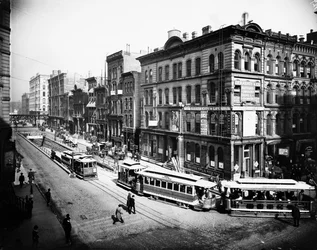 Spårvagnar som lämnar LaSalle Street-tunneln, Chicago, Illinois, USA, ca 1905 (s/v-foto)