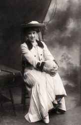 Decima Moore 1871-1964, engelsk skådespelerska, 1907