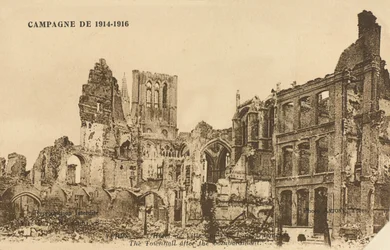 Hotel de Ville efter bombardementet, Ypres, 1915