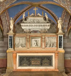 Krypta, högaltare med de heliga Marcellinos och Peter Exorcists ark, framförd av Benedetto Briosco 1506-08, omkomponerad av Matteo Galletti 1609