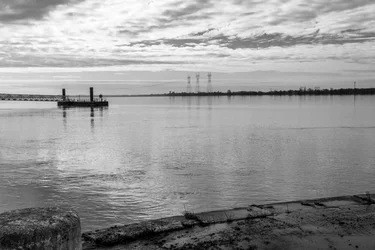 Hamn vid Dordogne, Bourg-sur-Gironde, Gironde (foto)