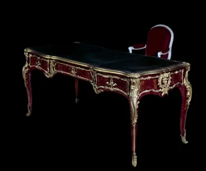 Möbler Louis XV: Office of the Dauphin lägenhet på toppen av svart marockansk, dekorerad med gyllene bronser med slipat guld, inlagd träbas av Aramante tillverkad av BVRB (Bernard II Van Risen Burgh (efter 1696-1766))., Bibliotheque du Dauphin
