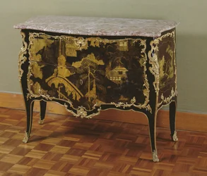 Louis XV Commode (guldpläterat trä, brons och marmor)