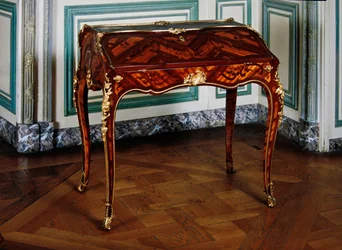 Louis XV Secretaire stämplat med bokstäverna B.V.R.B